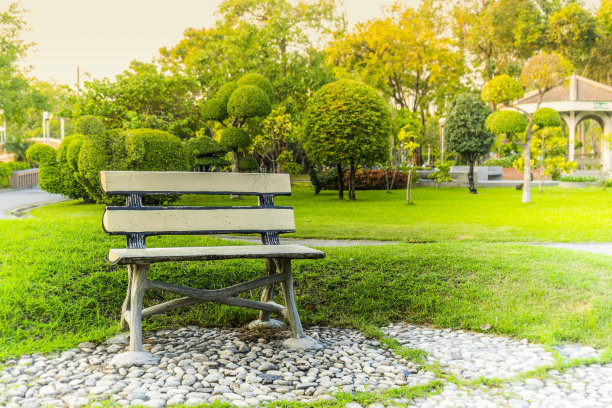 園林草坪應(yīng)該如何養(yǎng)護(hù)？